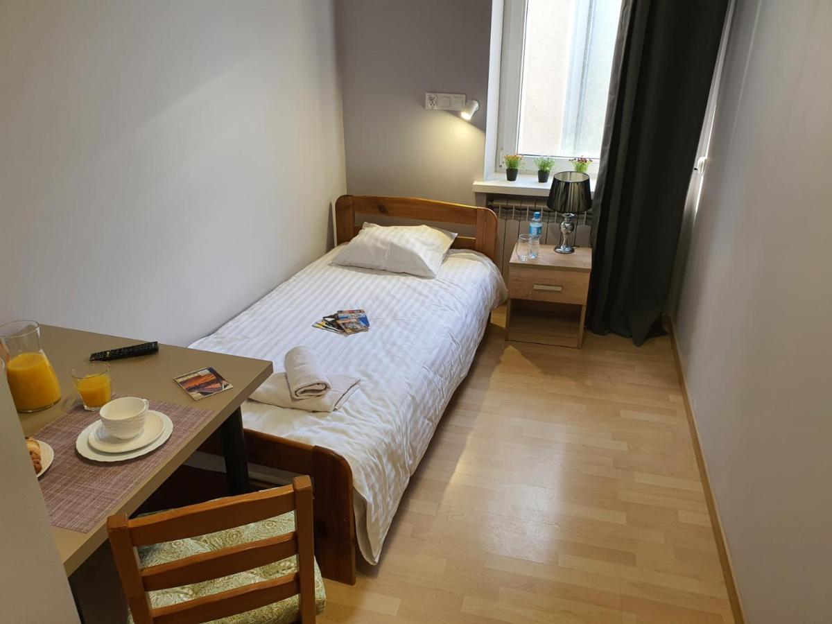 Jasna Hotelik Self Check-In Варшава Экстерьер фото